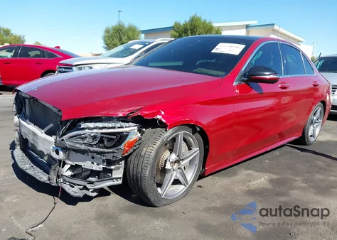 2016 Mercedes-Benz C 300 Sport z USA, uszkodzony, nr VIN 55SWF4JBXGU172191